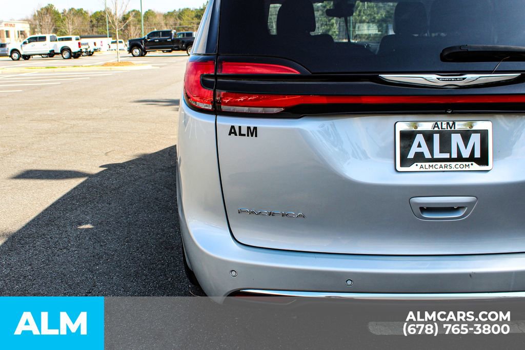 Used 2024 Chrysler Pacifica Touring-L image 13