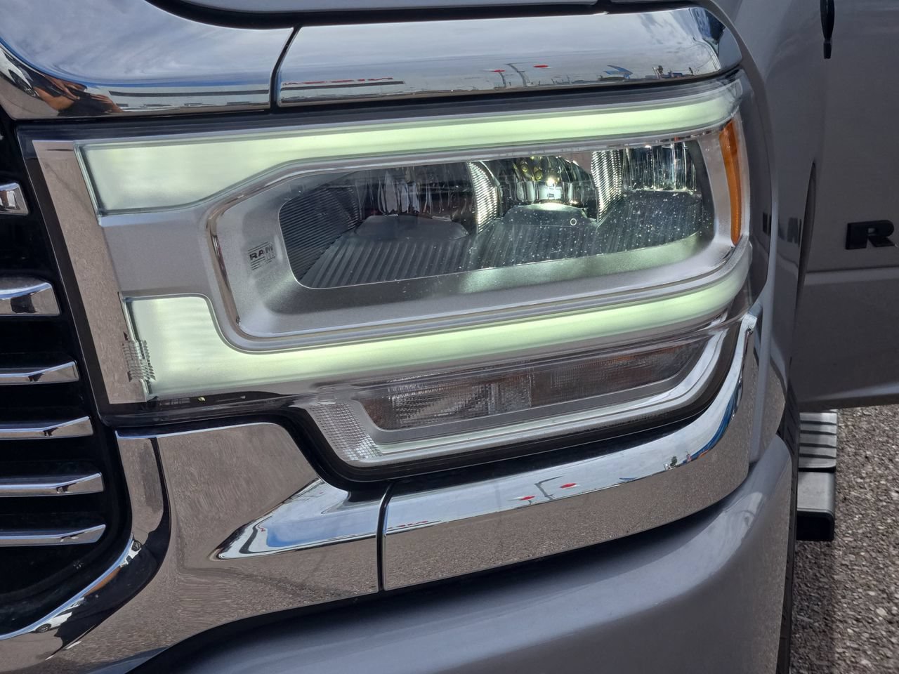Used 2024 RAM 3500 Laramie AWD/4WD image 29