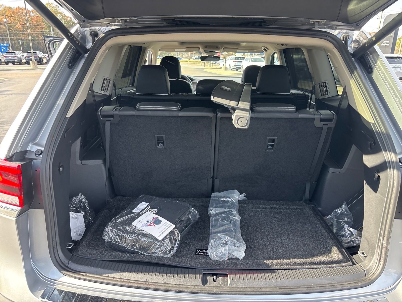 Used 2025 Volkswagen Atlas SEL Premium R-Line image 23