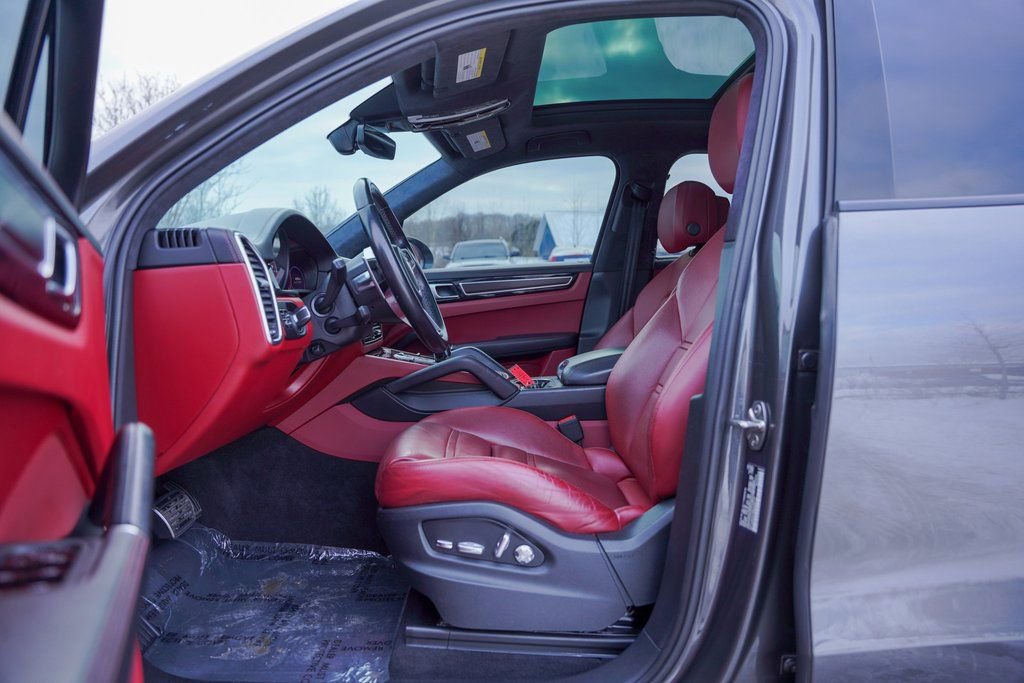 Used 2021 Porsche Cayenne GTS image 17