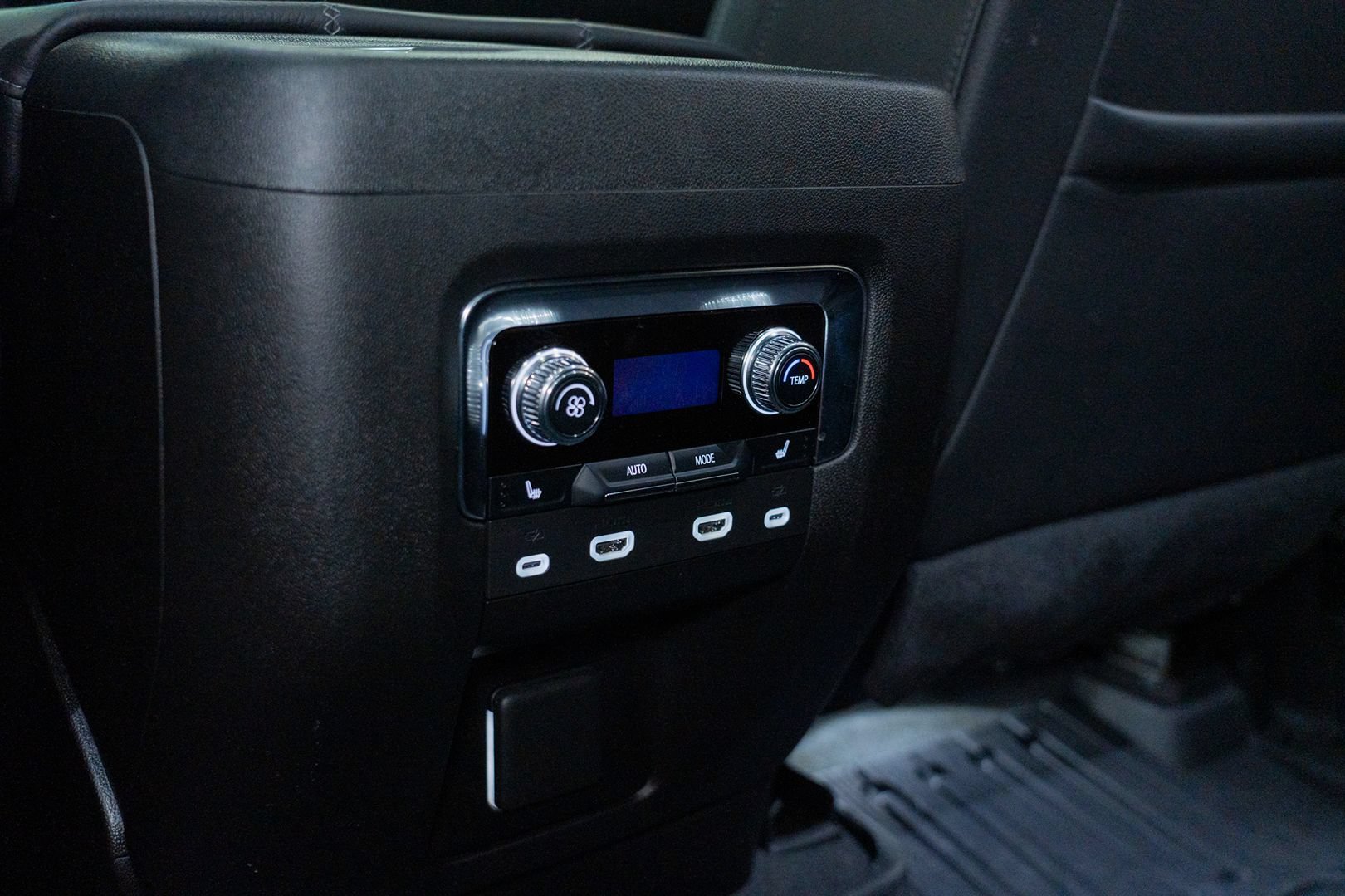 Used 2024 GMC Yukon Denali AWD/4WD image 32