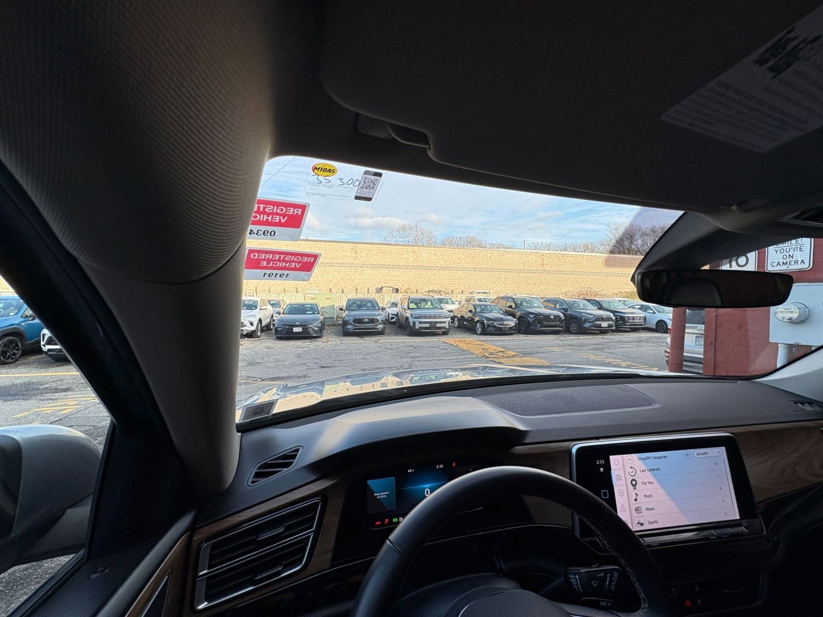 Used 2025 Volkswagen Atlas SE image 30