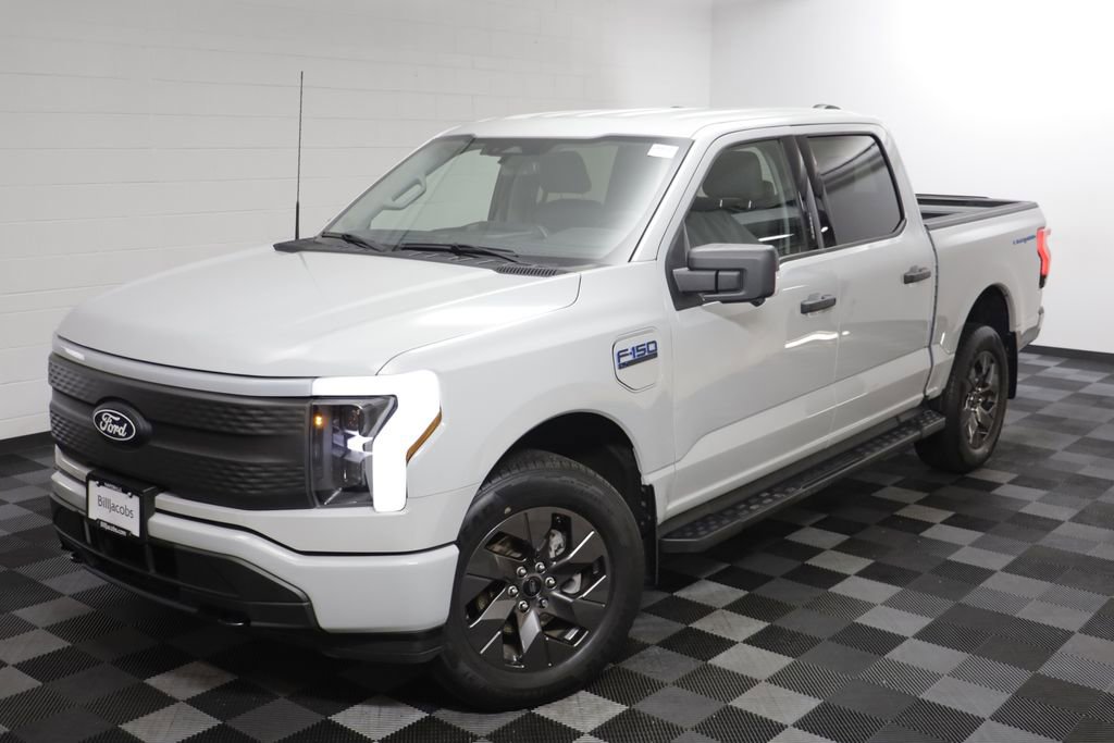 Used 2024 Ford F150 Lightning XLT image 2