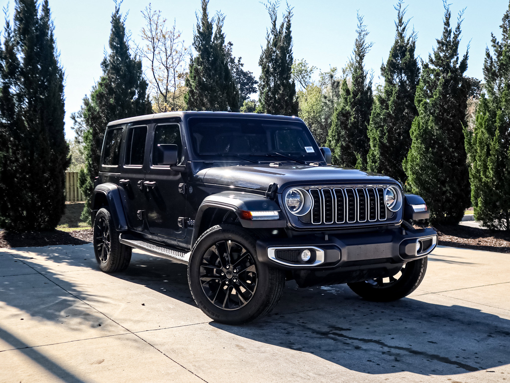 Used 2025 Jeep Wrangler Sahara video 2