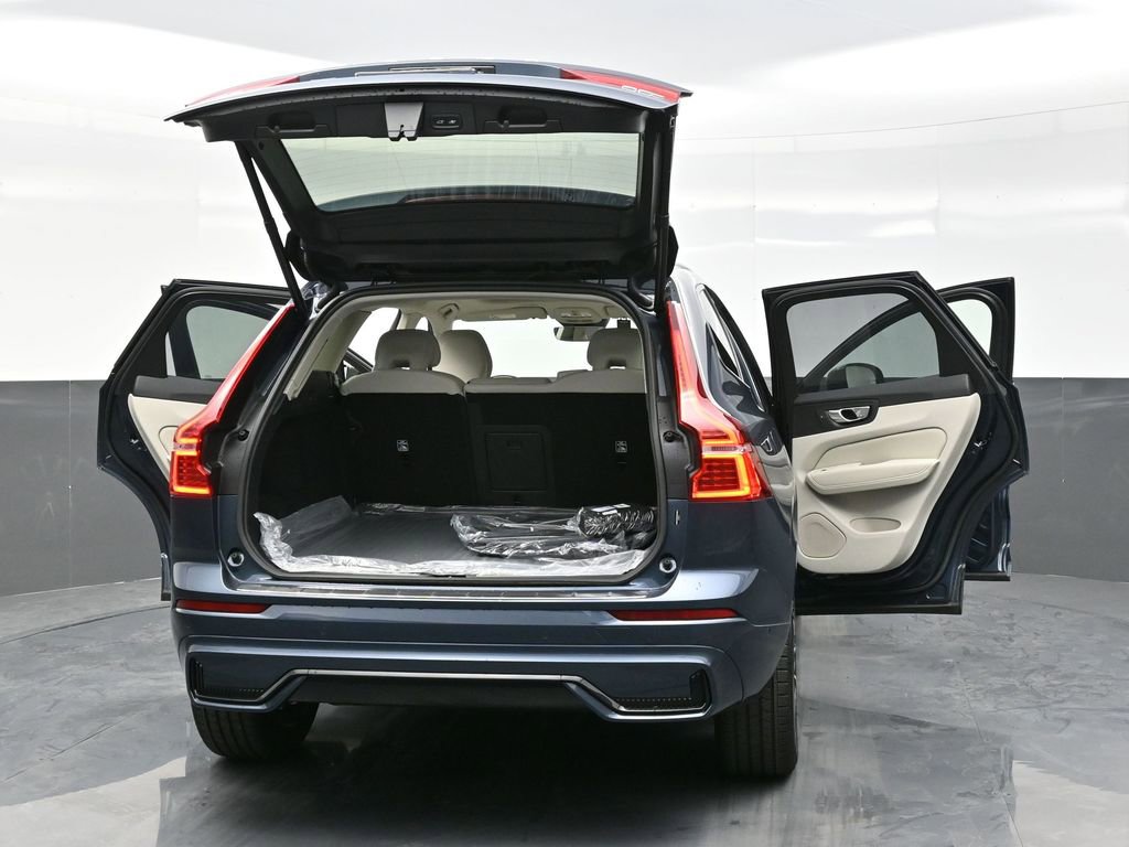 Used 2025 Volvo XC60 B5 Plus w/ Protection Package Premier image 29