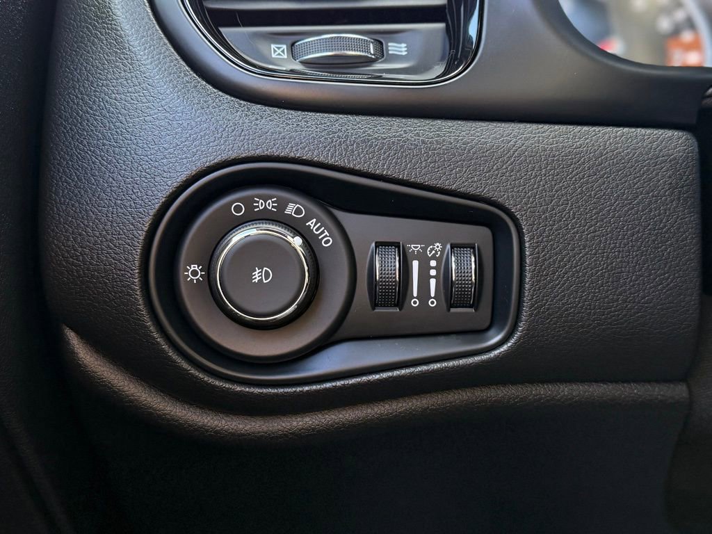 Used 2022 Jeep Renegade Altitude image 22