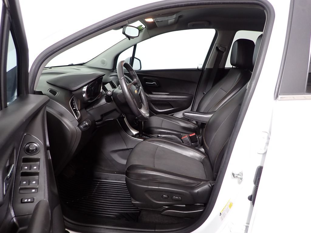 Used 2018 Chevrolet Trax LT w/ LT Convenience Package FWD image 20
