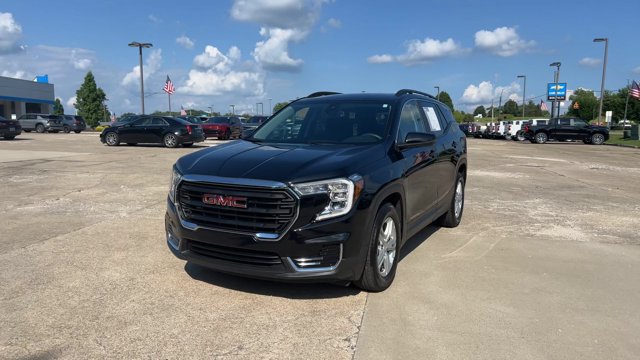 Used 2023 GMC Terrain SLE w/ Driver Convenience Package FWD image 4