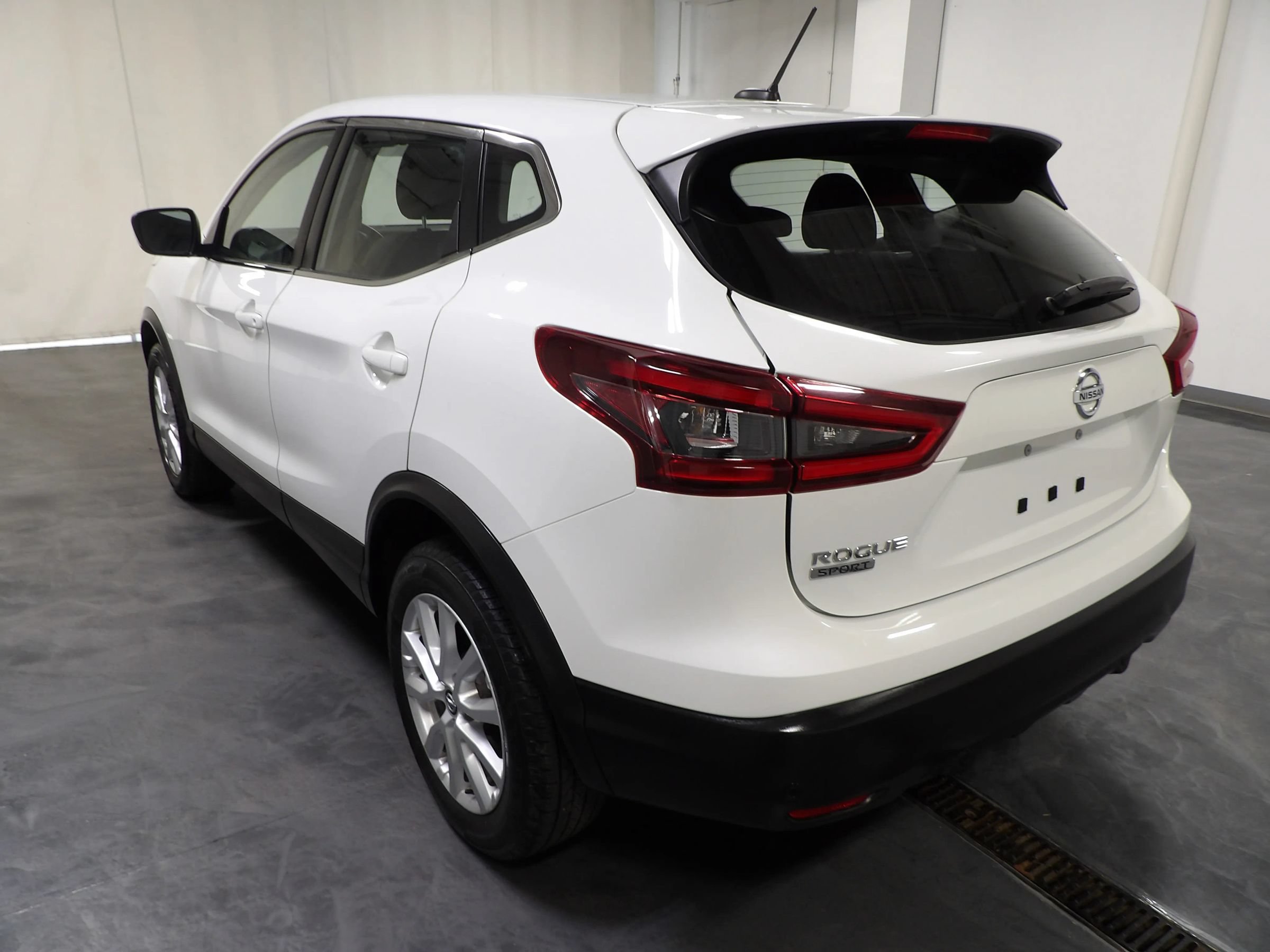 Used 2022 Nissan Rogue Sport S FWD image 6