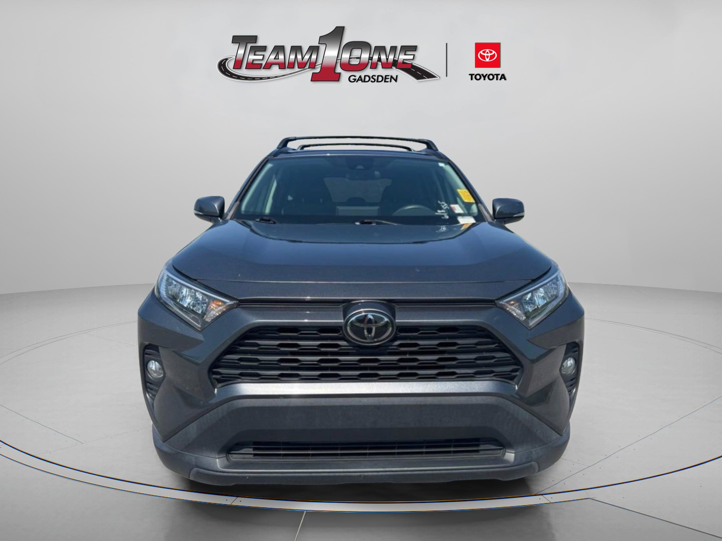Used 2021 Toyota RAV4 XLE w/ Convenience Package FWD image 2