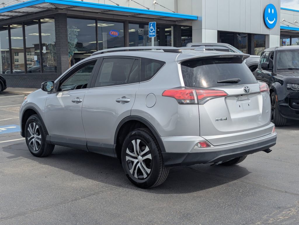 Used 2017 Toyota RAV4 LE FWD image 7