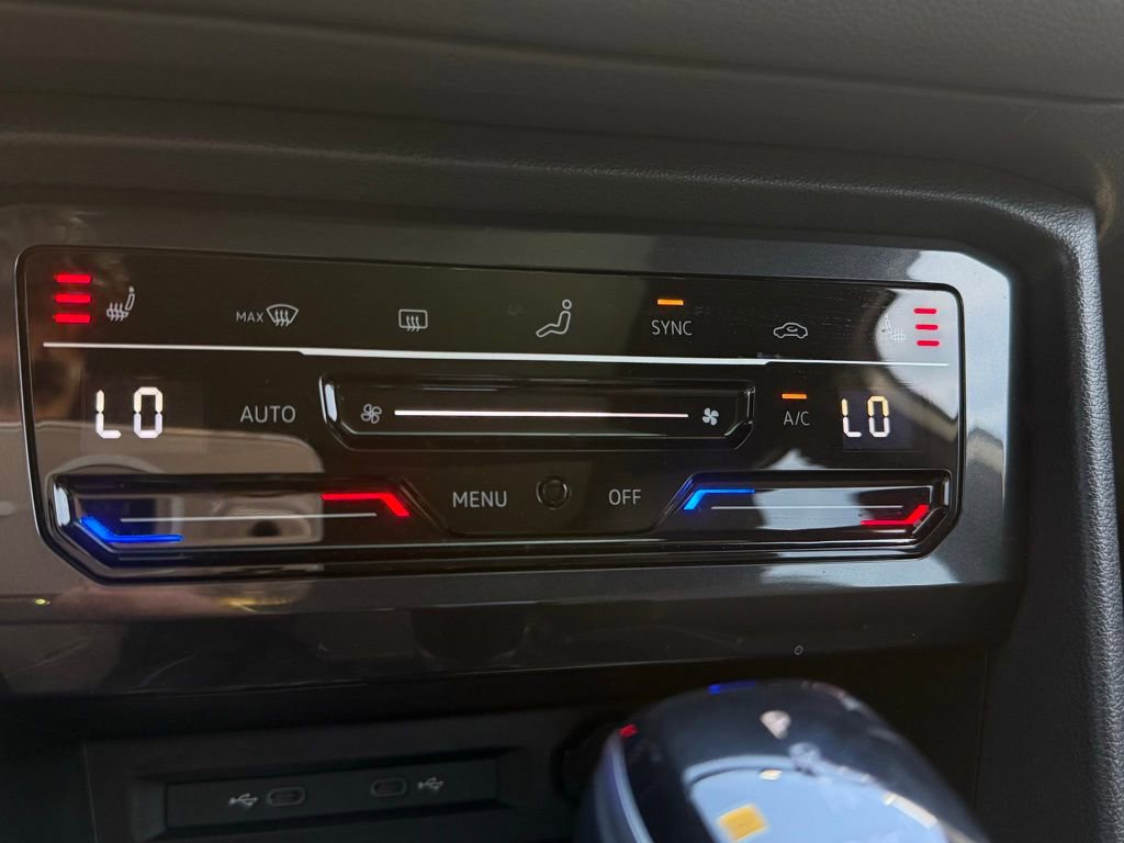 Used 2023 Volkswagen Tiguan SE R-Line image 12