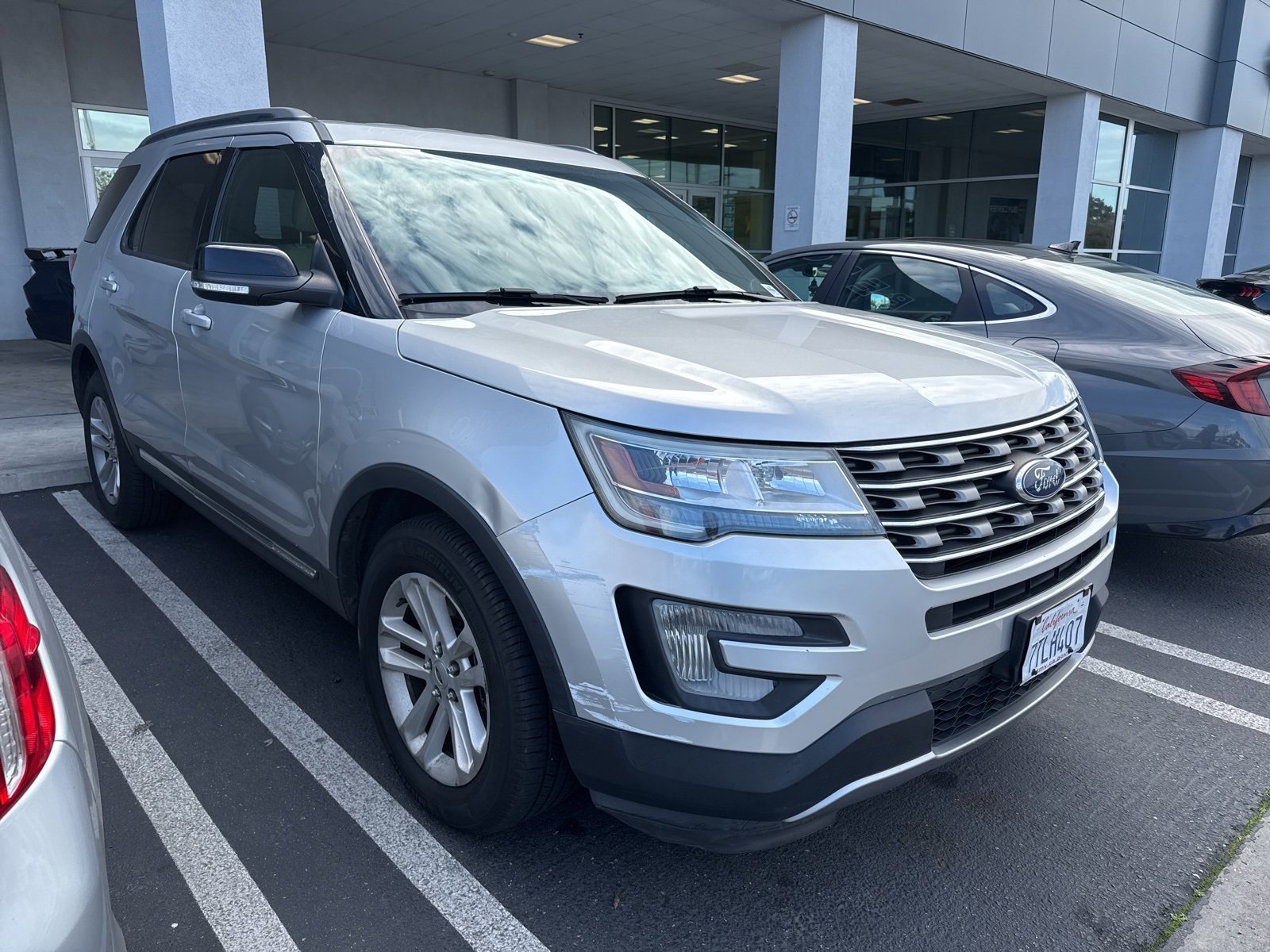 Used 2016 Ford Explorer XLT image 4