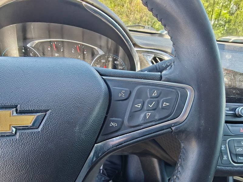 Used 2017 Chevrolet Malibu LT FWD image 11
