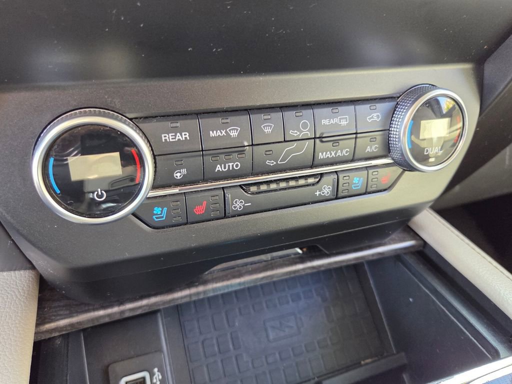 Used 2019 Ford Expedition Max Limited RWD image 30