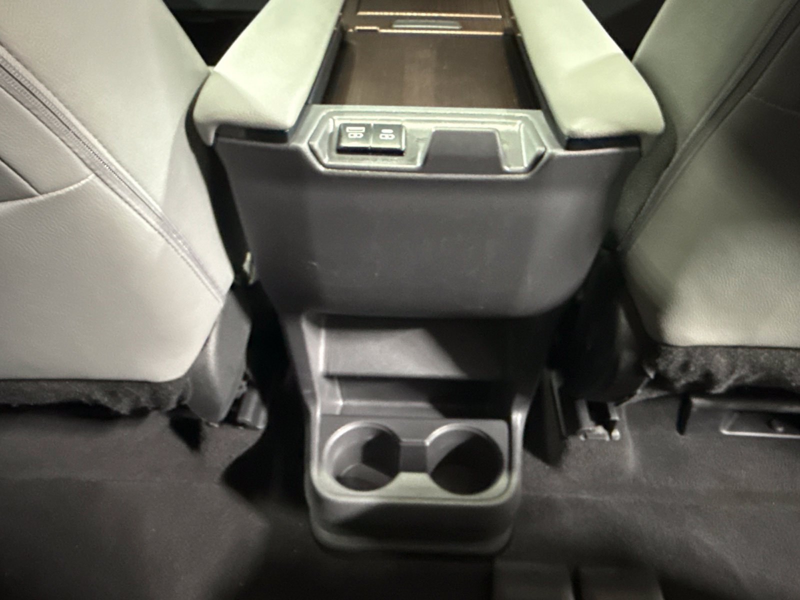 Used 2024 Toyota Sienna XLE FWD image 18