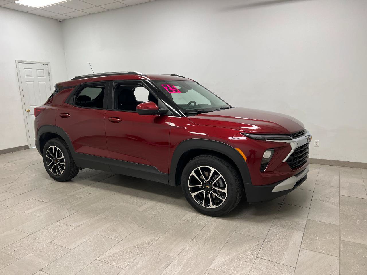 Used 2025 Chevrolet TrailBlazer LT FWD image 9