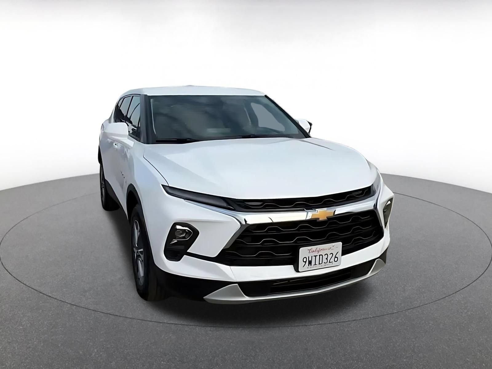 Used 2026 Chevrolet Blazer LT FWD image 3