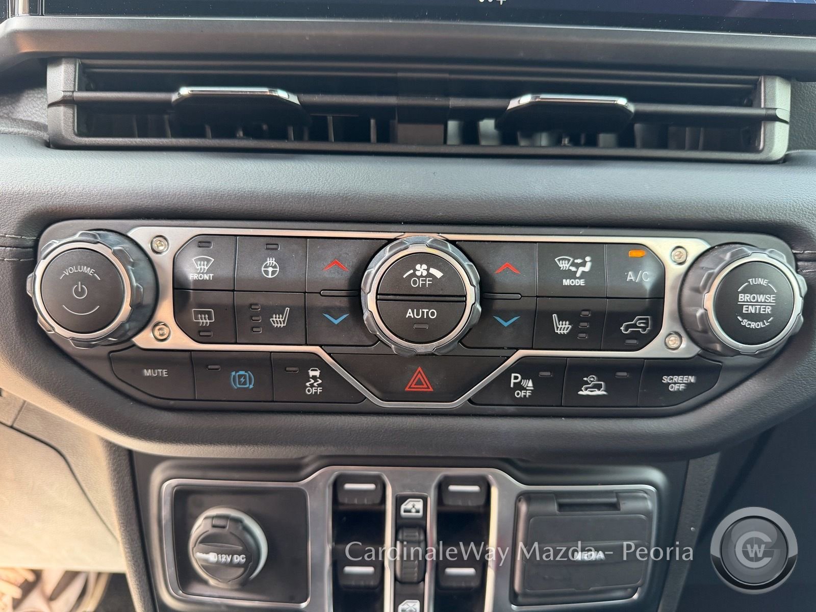 Used 2024 Jeep Wrangler High Altitude image 27