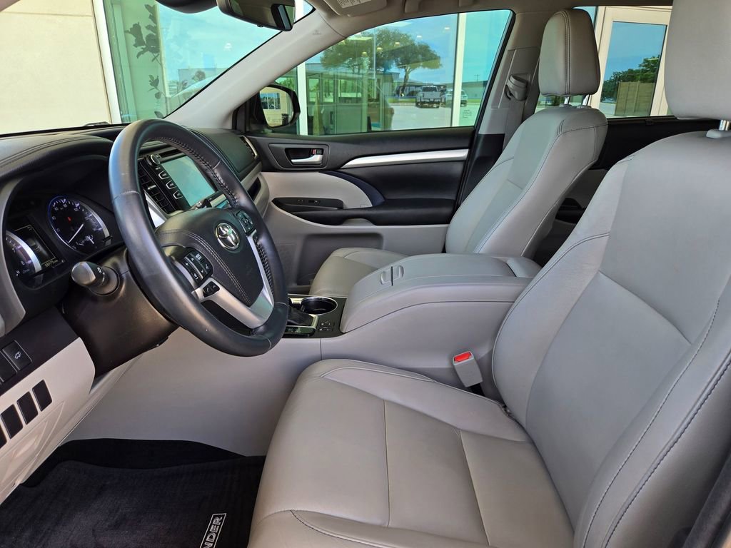 Used 2018 Toyota Highlander XLE FWD image 9