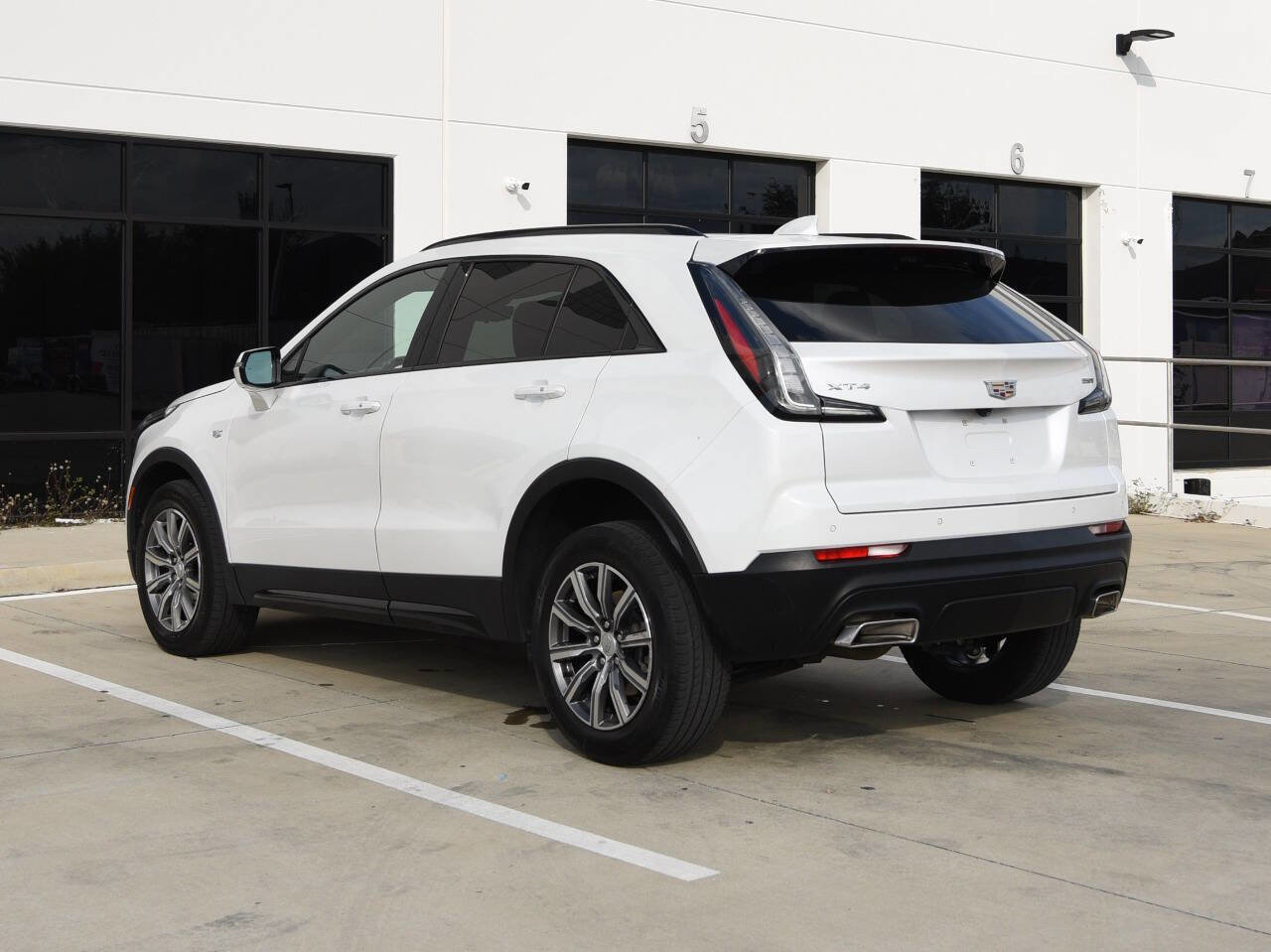 Used 2022 Cadillac XT4 Sport w/ Enhanced Visibility Package FWD image 7