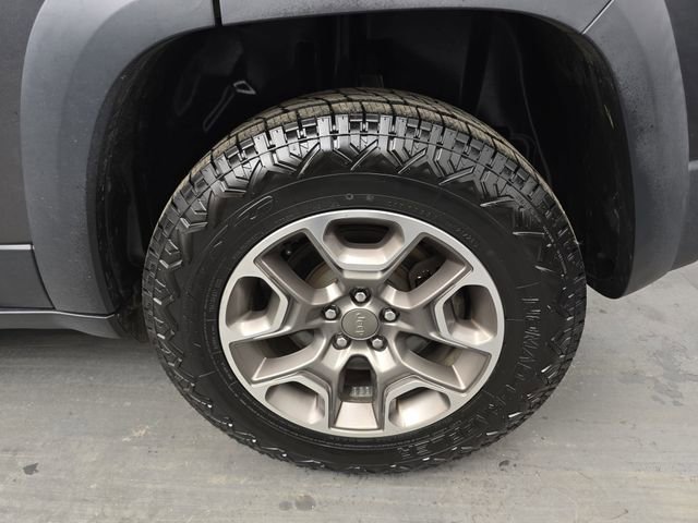 Used 2020 Jeep Cherokee Trailhawk w/ Cold Weather Group image 16