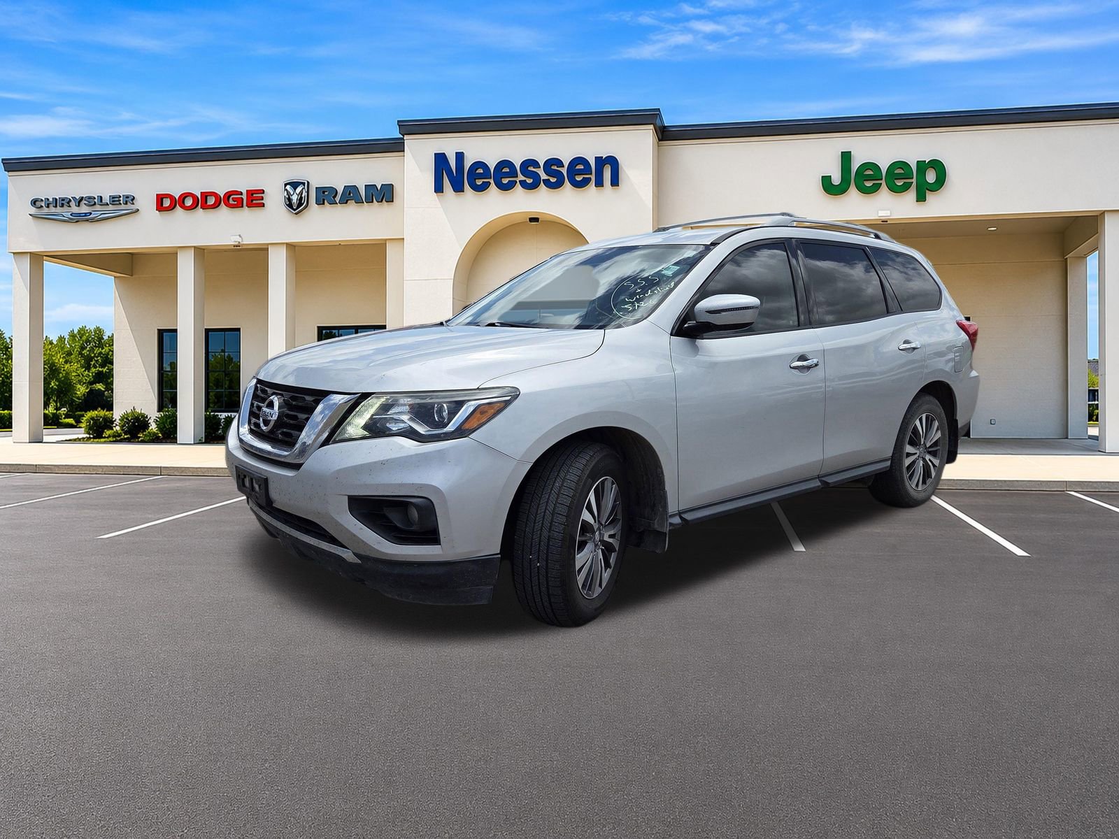 Used 2019 Nissan Pathfinder SV FWD image 3