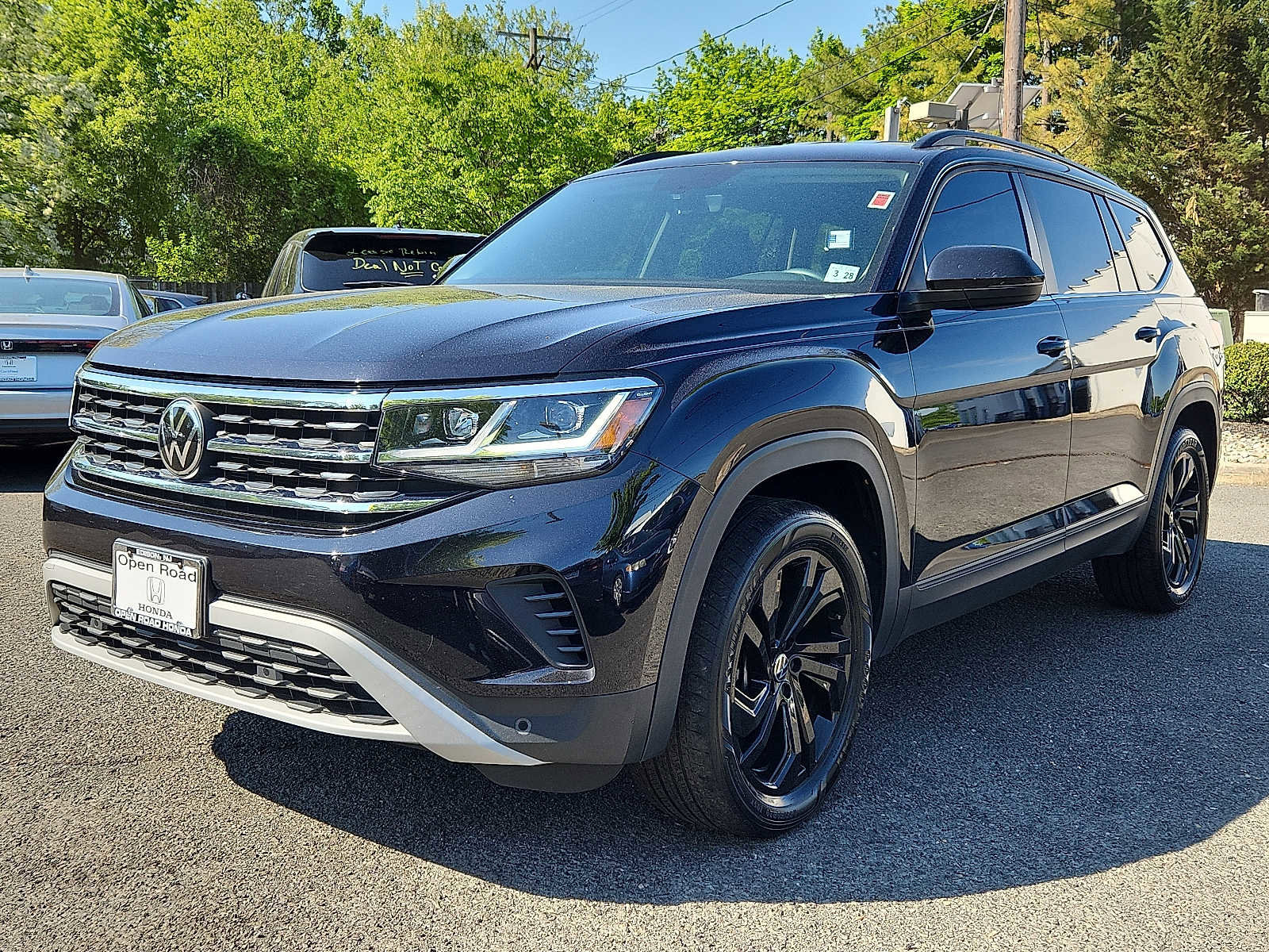 Used 2023 Volkswagen Atlas SE w/ Black Wheel Package AWD/4WD image 3