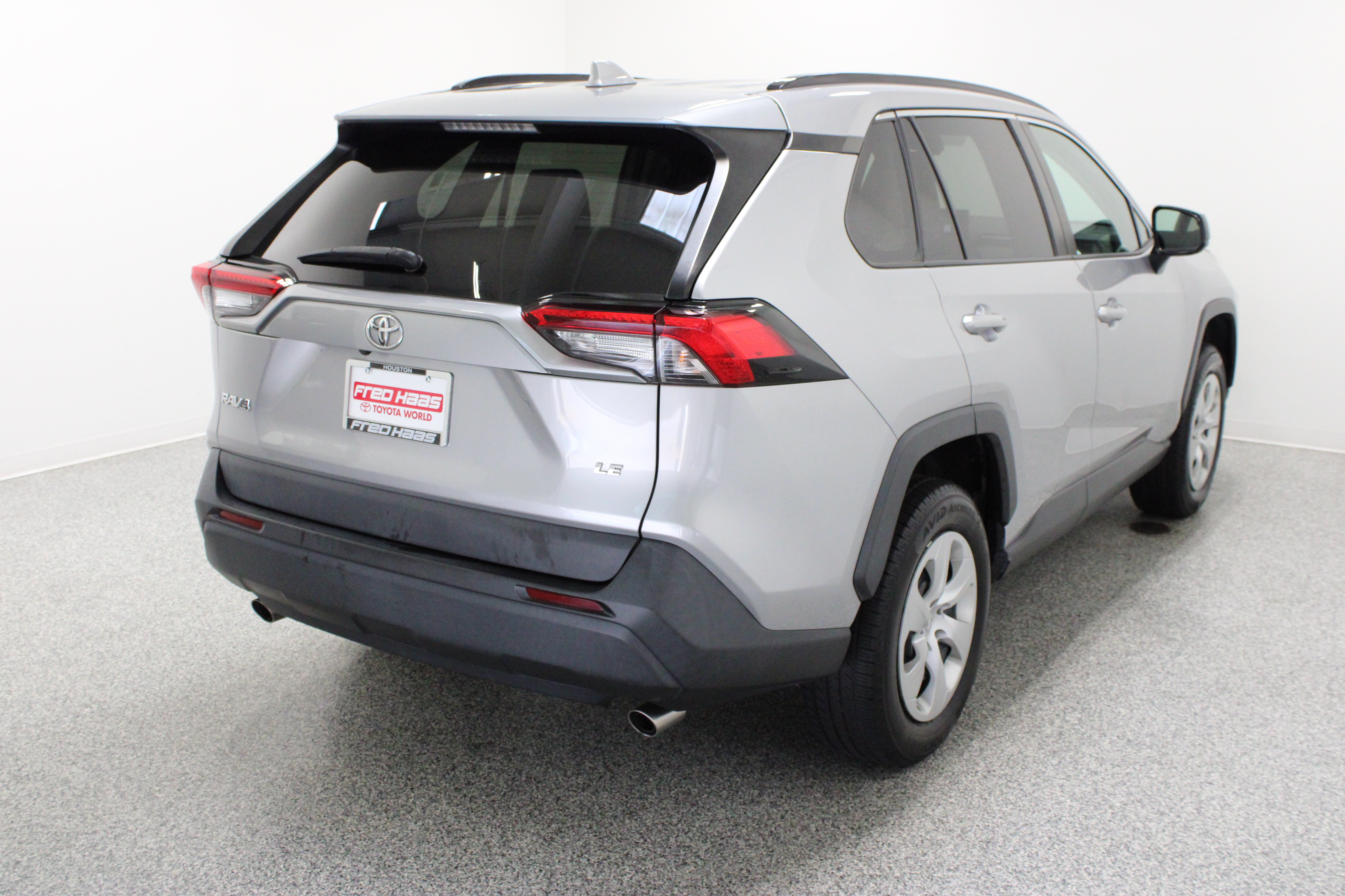 Used 2021 Toyota RAV4 LE FWD image 7