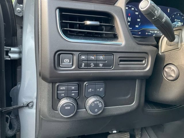 Used 2024 Chevrolet Suburban Z71 w/ Luxury Package AWD/4WD image 9