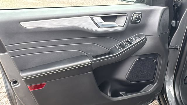 Certified 2024 Ford Escape PHEV w/ PHEV Premium Package image 10