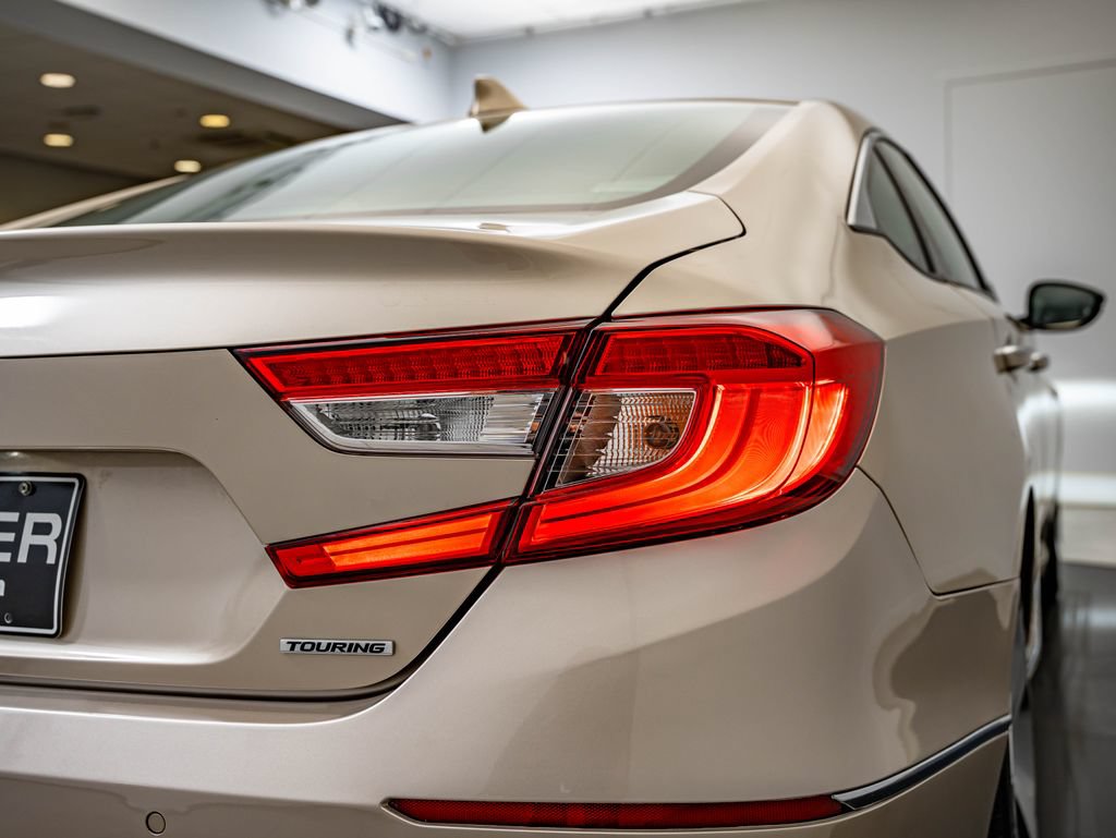 Used 2018 Honda Accord Touring image 14