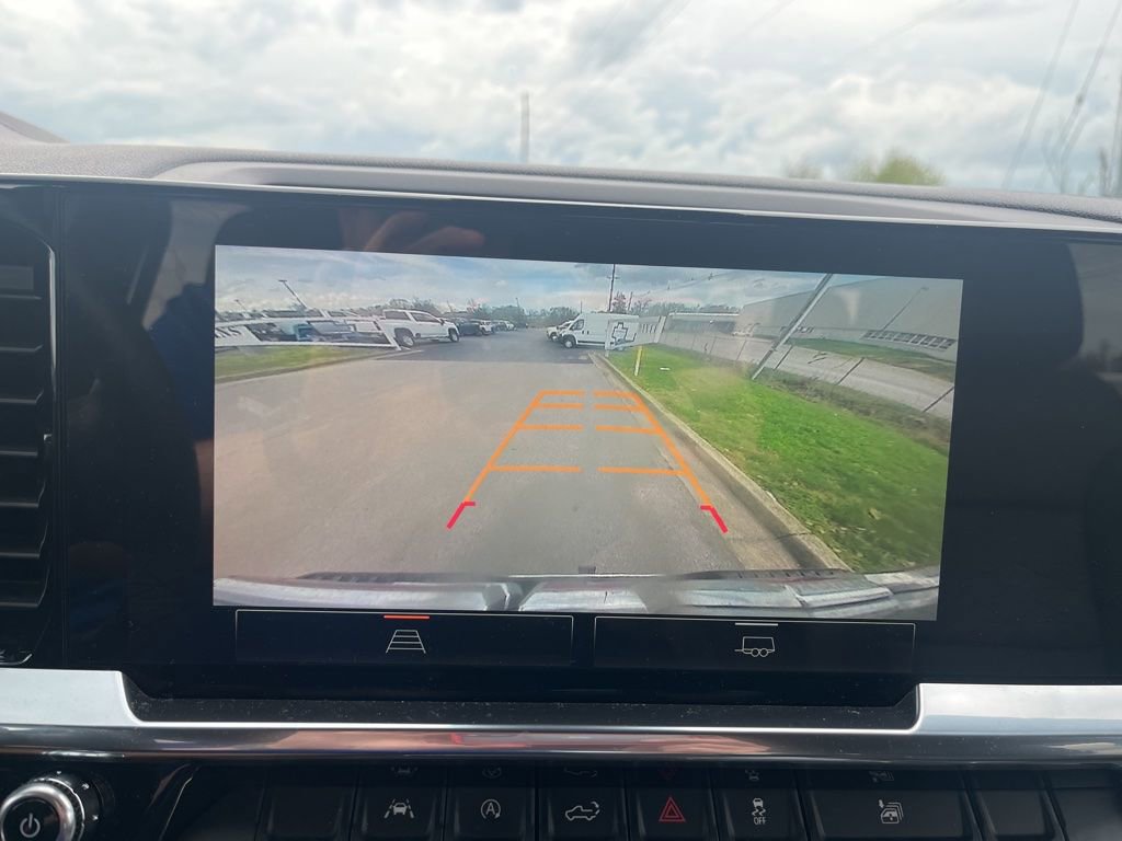 Used 2024 GMC Sierra 1500 SLT w/ SLT Convenience Package image 9