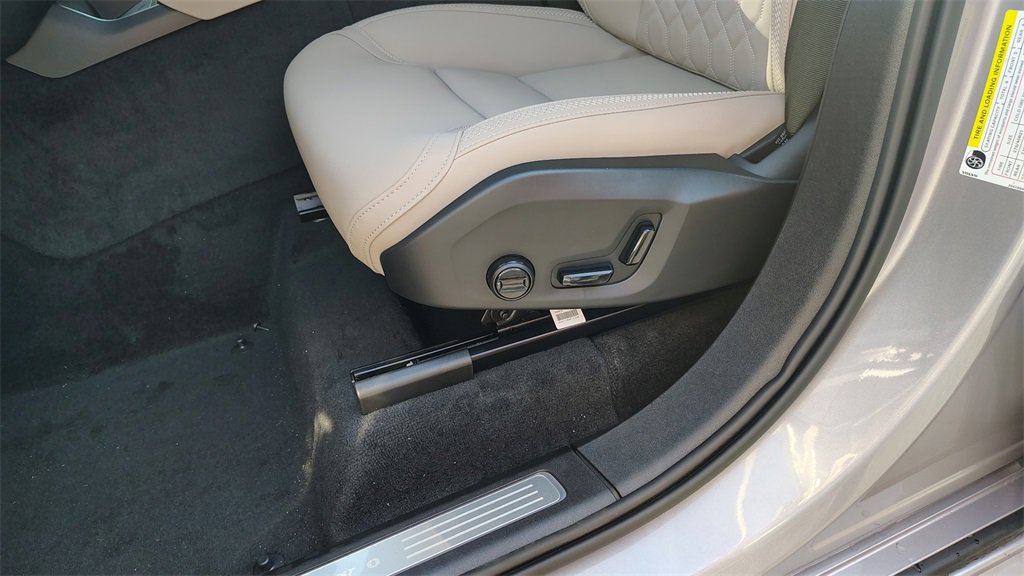 New 2026 Volvo XC90 B6 Plus image 11