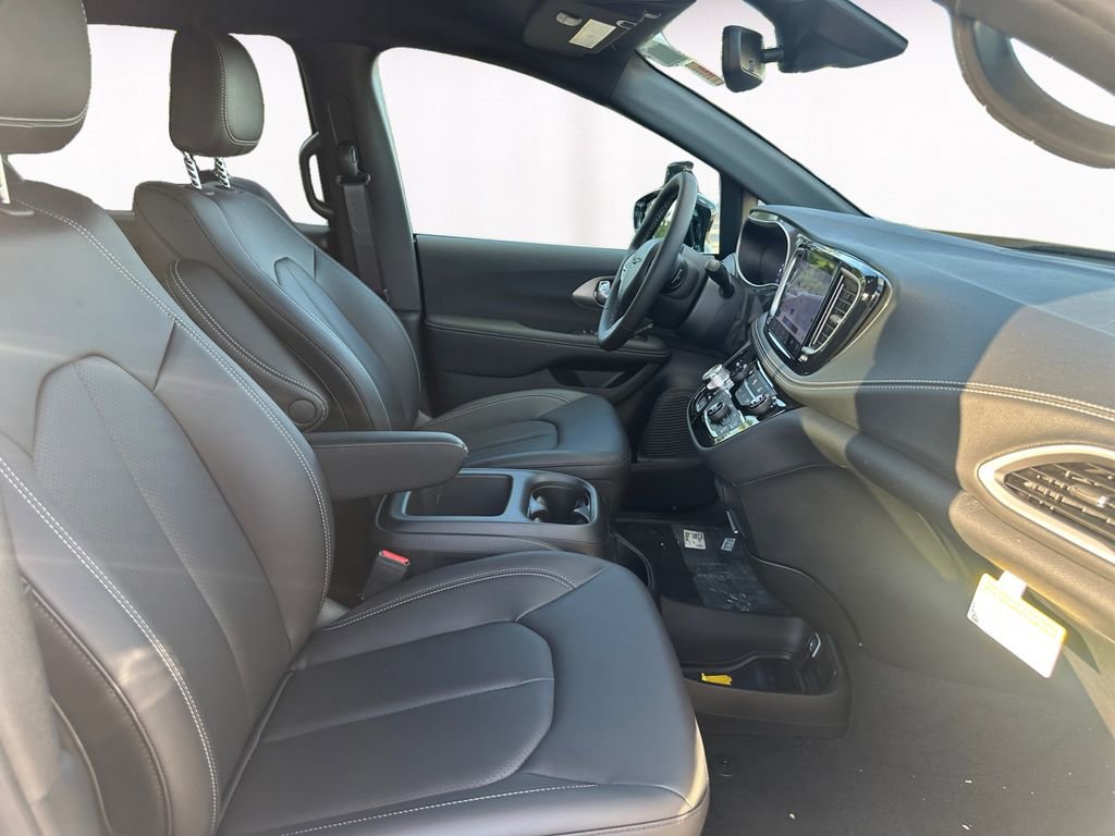 New 2026 Chrysler Pacifica Select image 15