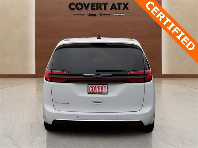 Used 2025 Chrysler Pacifica Select image 4