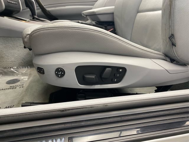 Used 2010 BMW 135i Convertible RWD image 24