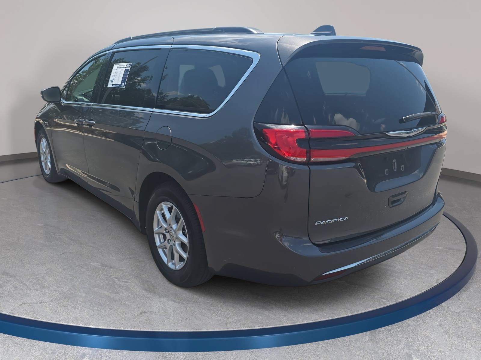 Used 2022 Chrysler Pacifica Touring-L FWD image 7