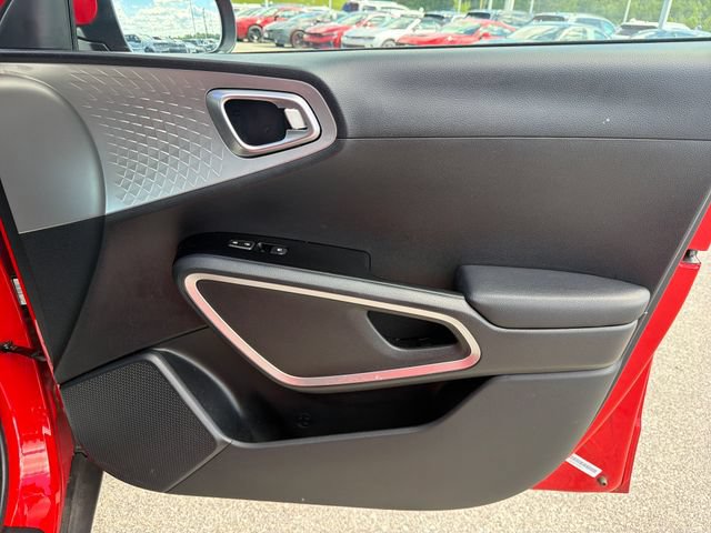 Used 2025 Kia Soul LX w/ LX Technology Package FWD image 25