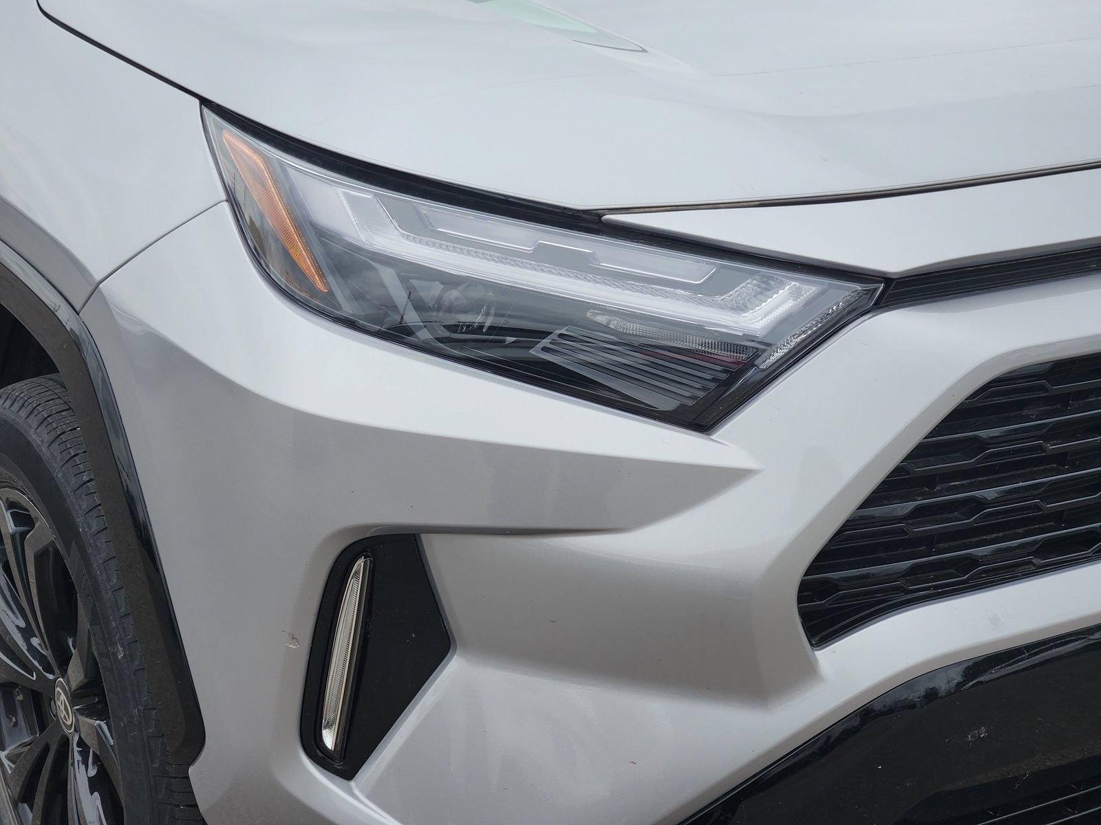 Used 2023 Toyota RAV4 XSE AWD/4WD image 10