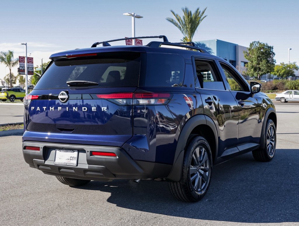New 2025 Nissan Pathfinder SV image 4