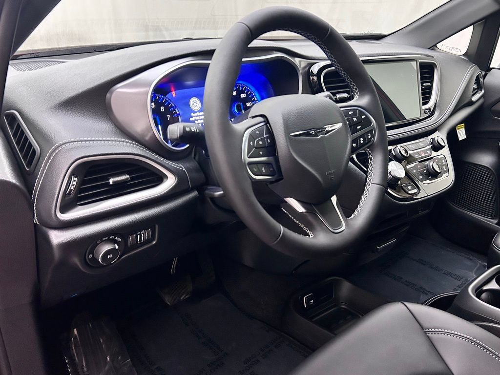 New 2026 Chrysler Pacifica Select AWD/4WD image 12