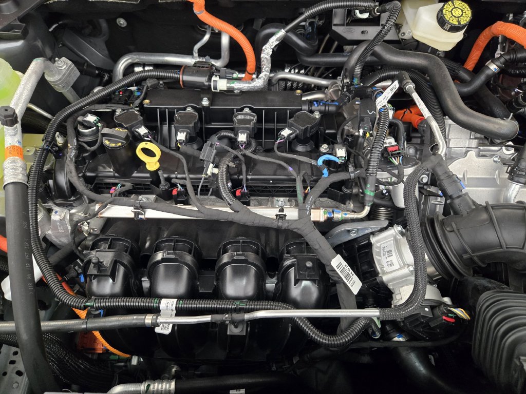 New 2026 Ford Maverick XLT w/ XLT Luxury Package FWD image 27