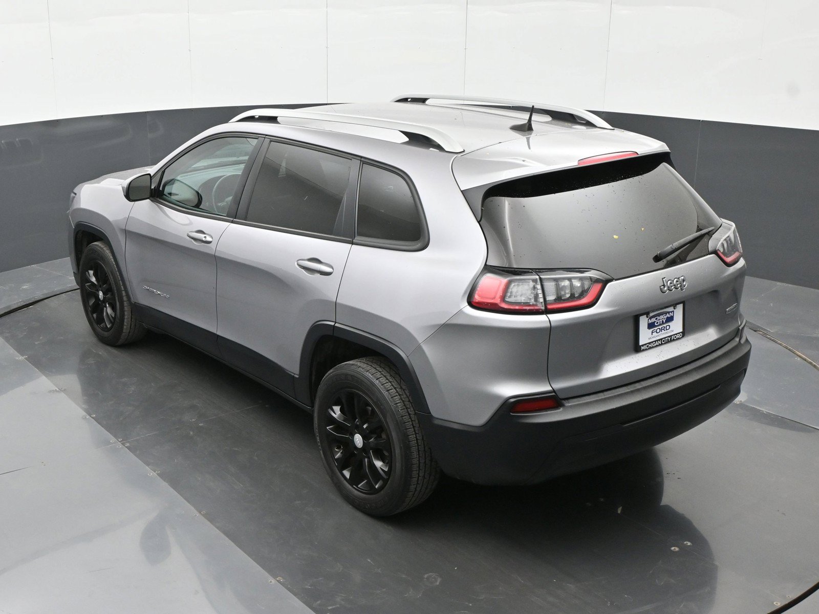 Used 2020 Jeep Cherokee Latitude w/ Cold Weather Group FWD image 29
