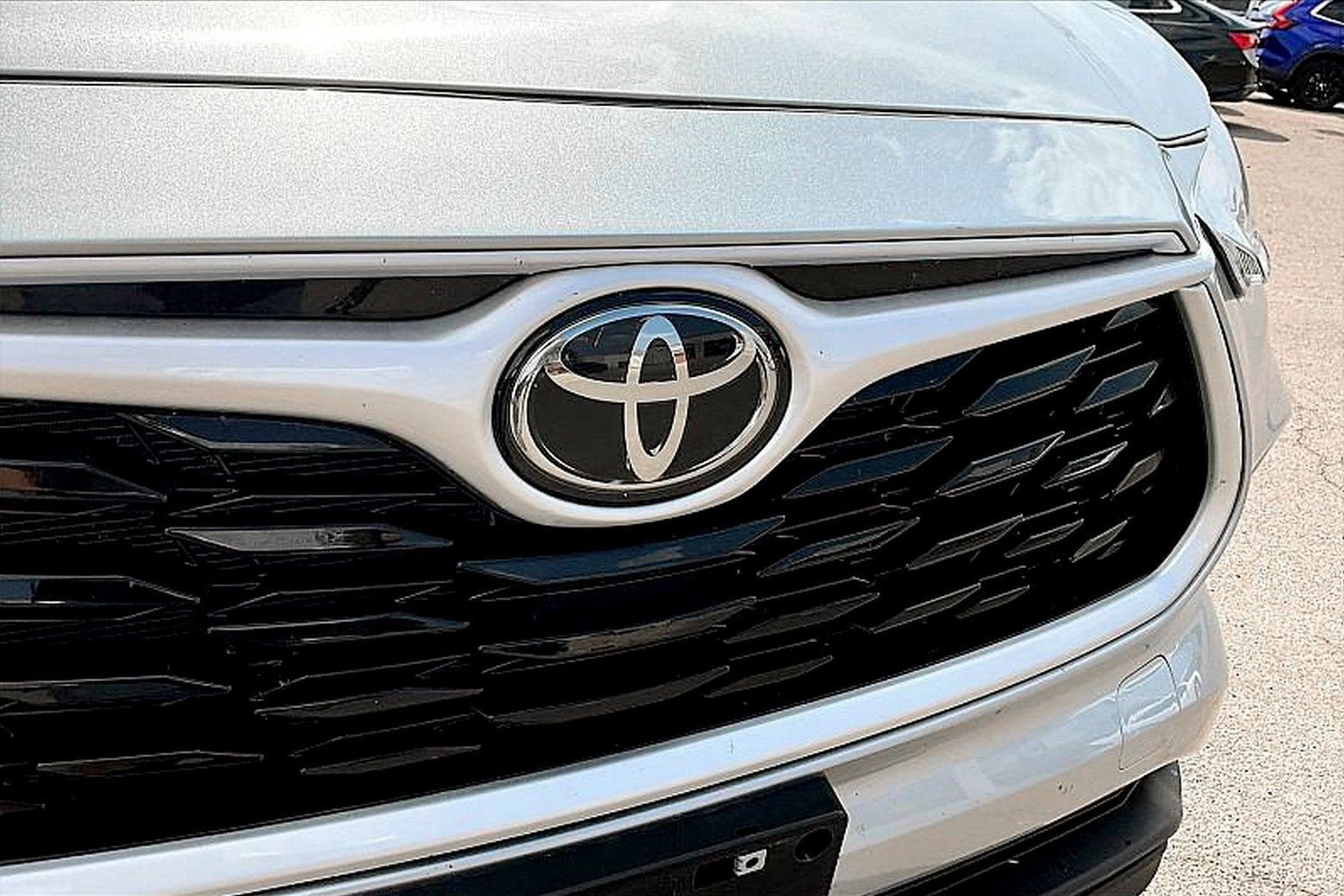 Used 2024 Toyota Highlander LE image 27