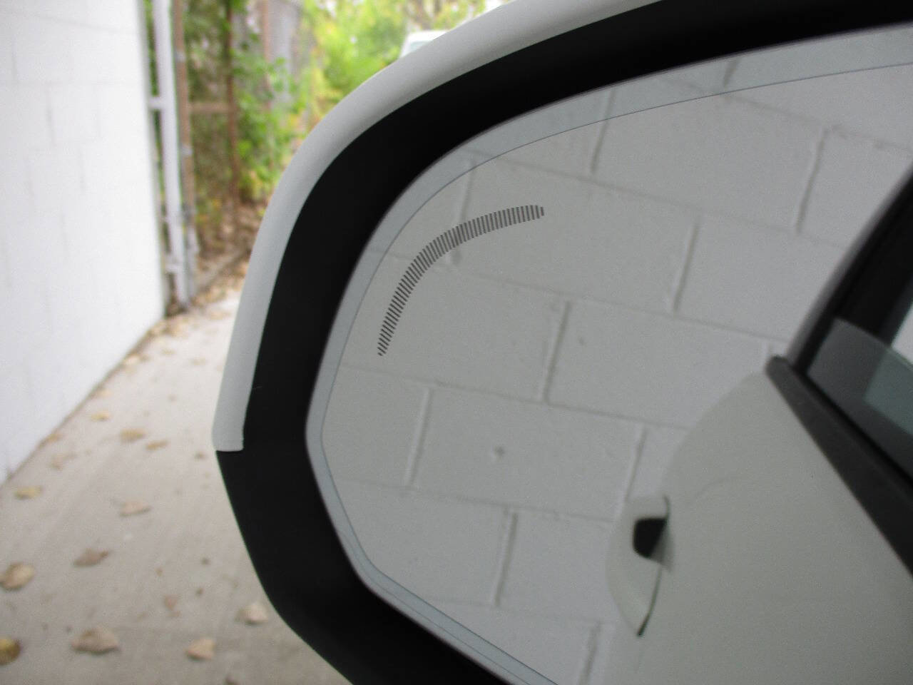 Used 2022 Volvo XC40 T5 Momentum image 98