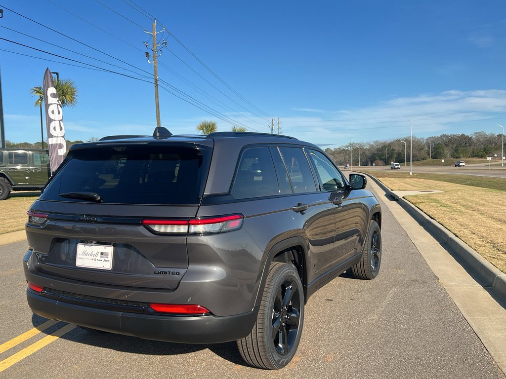 New 2025 Jeep Grand Cherokee Limited w/ Luxury Tech Group II AWD/4WD image 3