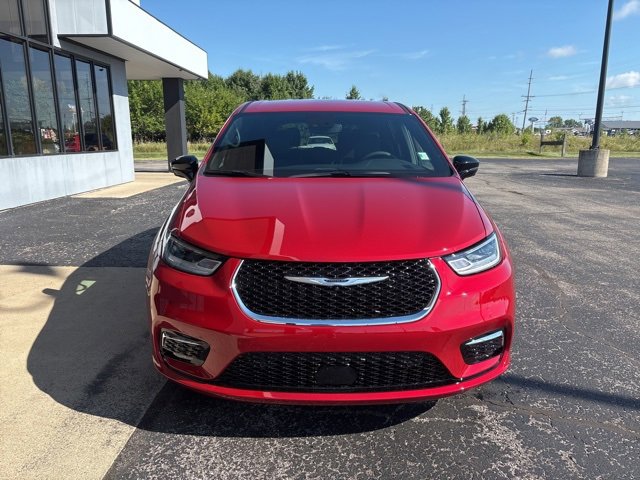 New 2025 Chrysler Pacifica Select w/ Uconnect Theater Family Group image 8