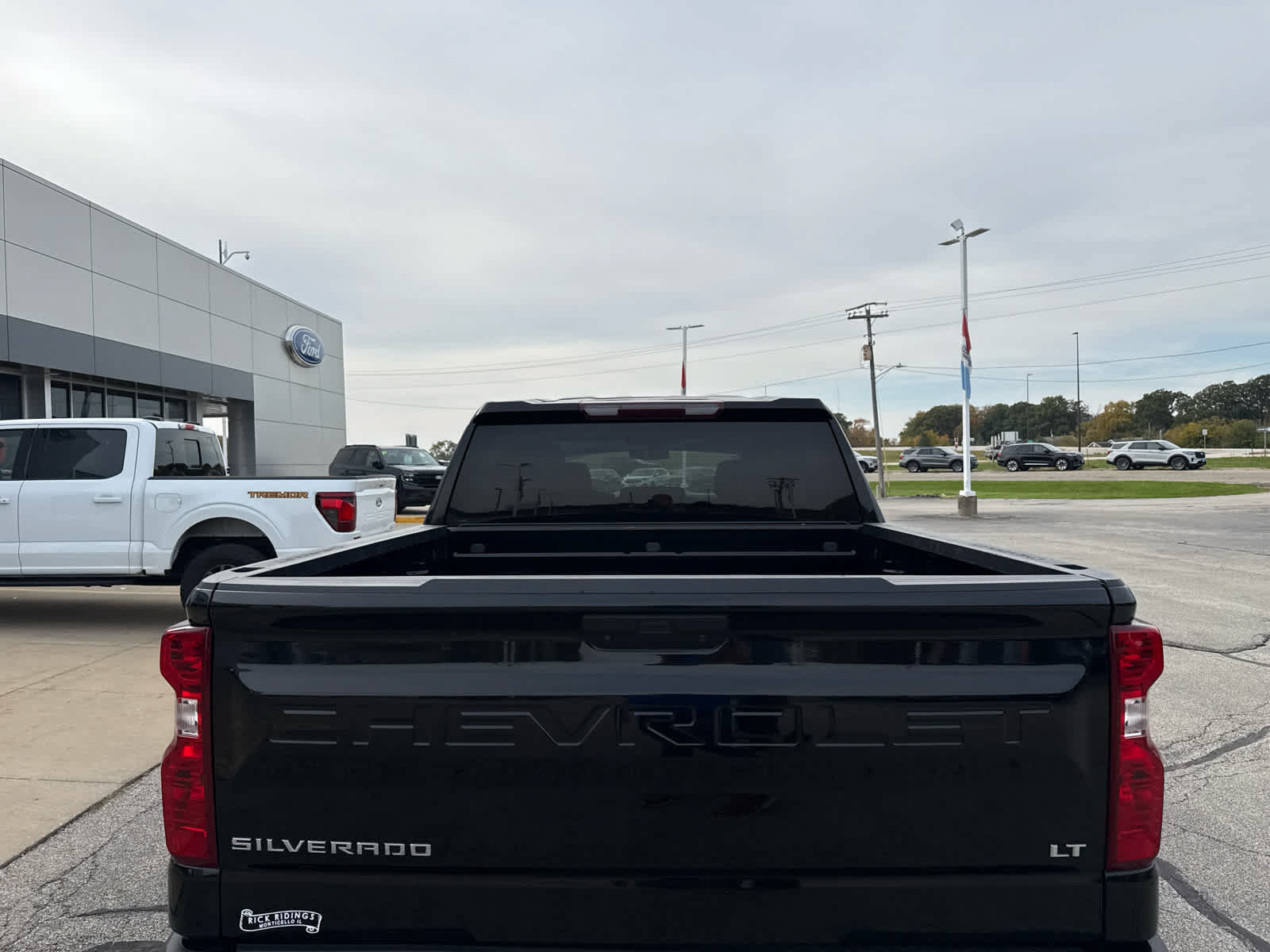 Used 2022 Chevrolet Silverado 1500 LT AWD/4WD image 8
