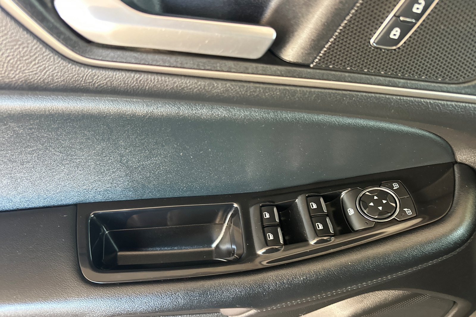 Used 2017 Ford Edge SEL w/ Equipment Group 201A AWD/4WD image 8
